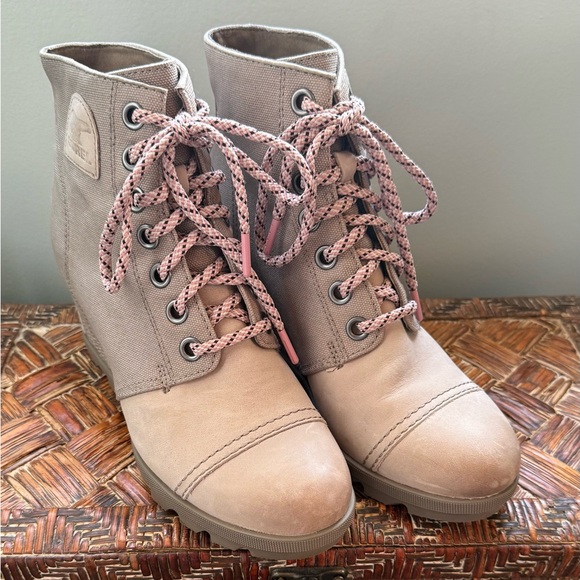 SOREL WOMEN'S JOAN OF ARCTIC WEDGE II PDX BOOTIE in Omega Taupe, Wet Sand sz 9 - Picture 1 of 8